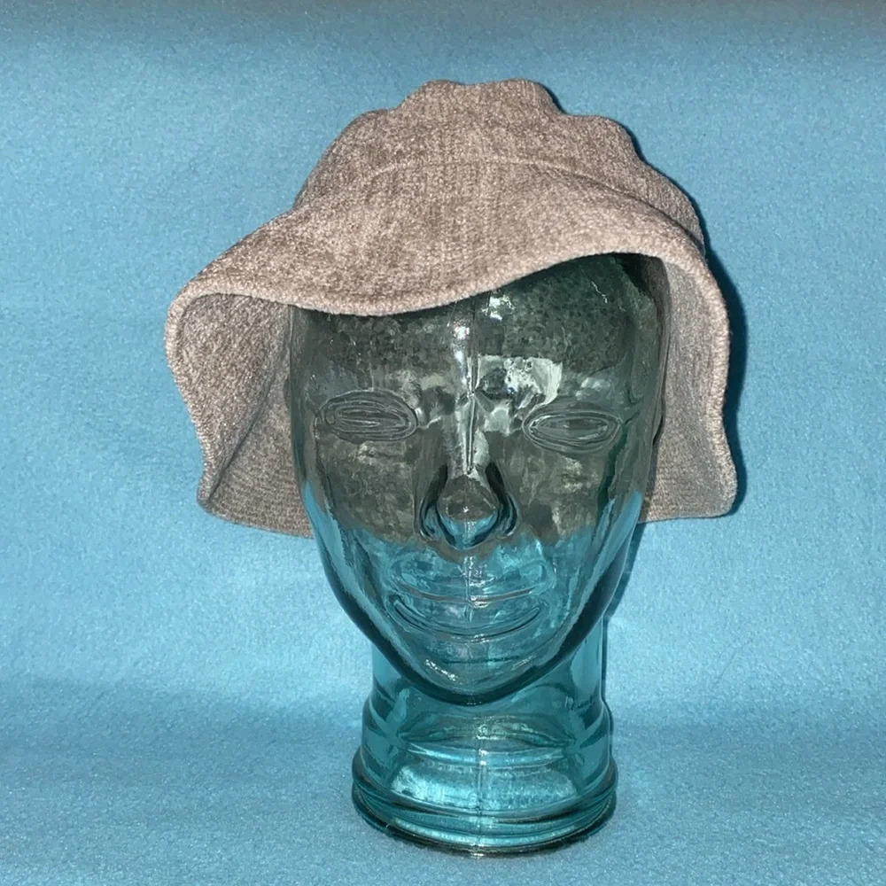 Liz Claiborne Chenille Soft Bucket Hat Gray Metal Logo Vintage New Size Osfa